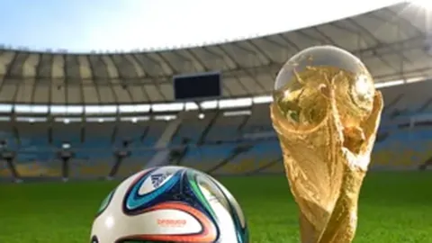 杨鸣闪耀开业盛典，剪彩风采、投篮精准，互动签名温暖感人。